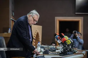 مهدی گلشنی فیزیکدان و نظریه&zwnj;پرداز در آیین رونمایی از ویراست جدید کتاب &laquo;ارتباط انسان-جهان&raquo;