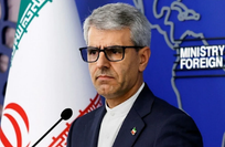 طهران تردّ على باريس: حديثكم عن حقوق الإنسان يتجاهل ماضيكم