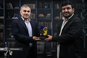 علیرضا فیروزفر رئیس دانشگاه آزاد اسلامی استان تهران و محمدمهدی خیرجو مدیرعامل خبرگزاری آنا