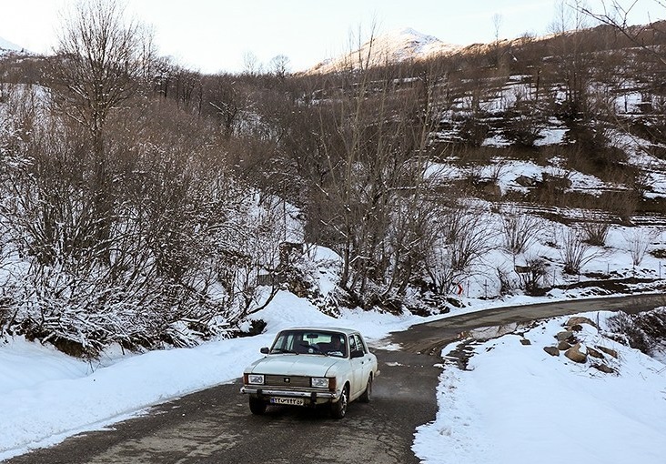 ترافیک سنگین در هراز و آزادراه قزوین ـ‌کرج/ بارش برف‌وباران در جاده‌ها