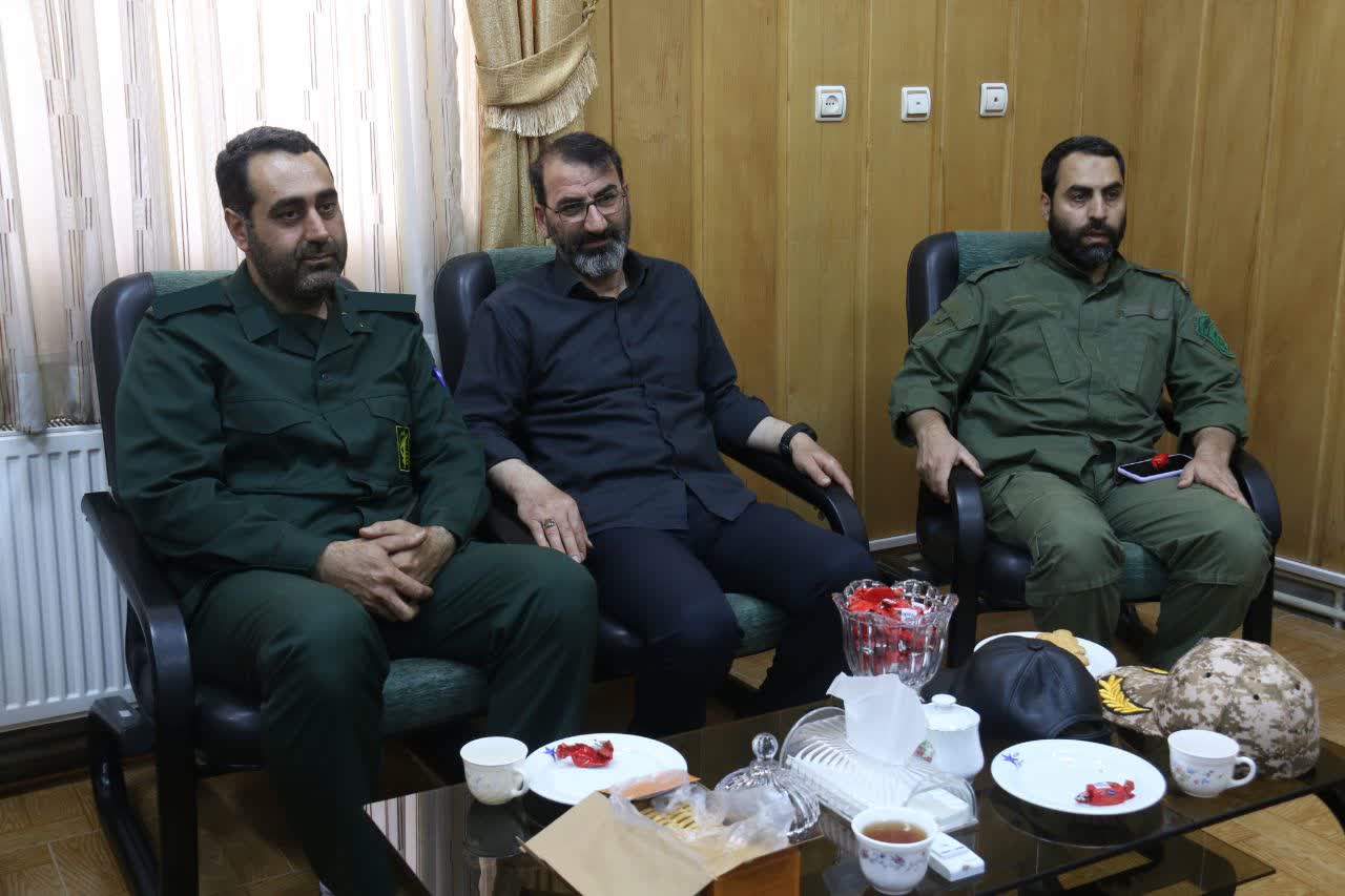 تجلیل مسئولان سپاه شهرستان میانه از استادان دانشگاه آزاد اسلامی