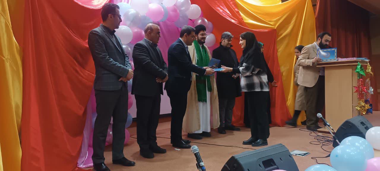 انقلاب اسلامی، بازگشت به فطرت و استقلال واقعی ملت ایران است/زیر چتر دشمن نخواهیم رفت