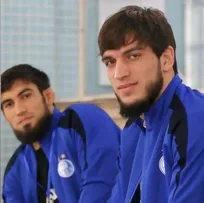 تیمِ کشتی‌گیران روس باخت؛ عشقِ به کشتی و تماشاگرانی که روی تشک آمده بودند!