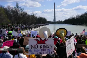  اعتراضات ضد جنگ بر علیه دوناد ترامپ در سراسر ایالات متحده آمریکا و کشورهای اروپایی با عنوان &laquo;نه به پادشاهی&raquo; آغاز شد. 