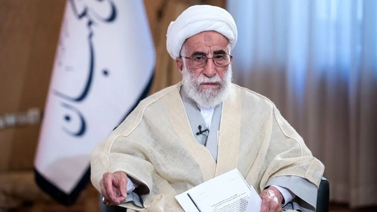 آیت‌الله جنتی: حل مشکلات کشور در گرو تحقق شعار سال است