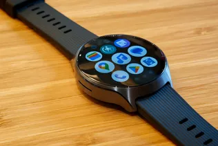 موتو واچ اولترا با Wear OS و پشتیبانی از جمینای معرفی شد