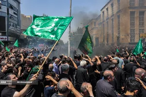 آیین خیمه سوزان عاشورا در چهارراه گلوبندک تهران
