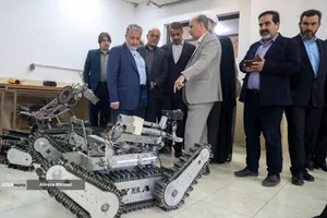 بازدید بیژن رنجبر رییس دانشگاه آزاد اسلامی از دستاورد های علمی و روباتیک دانشگاه آزاد اسلامی واحد یزد
