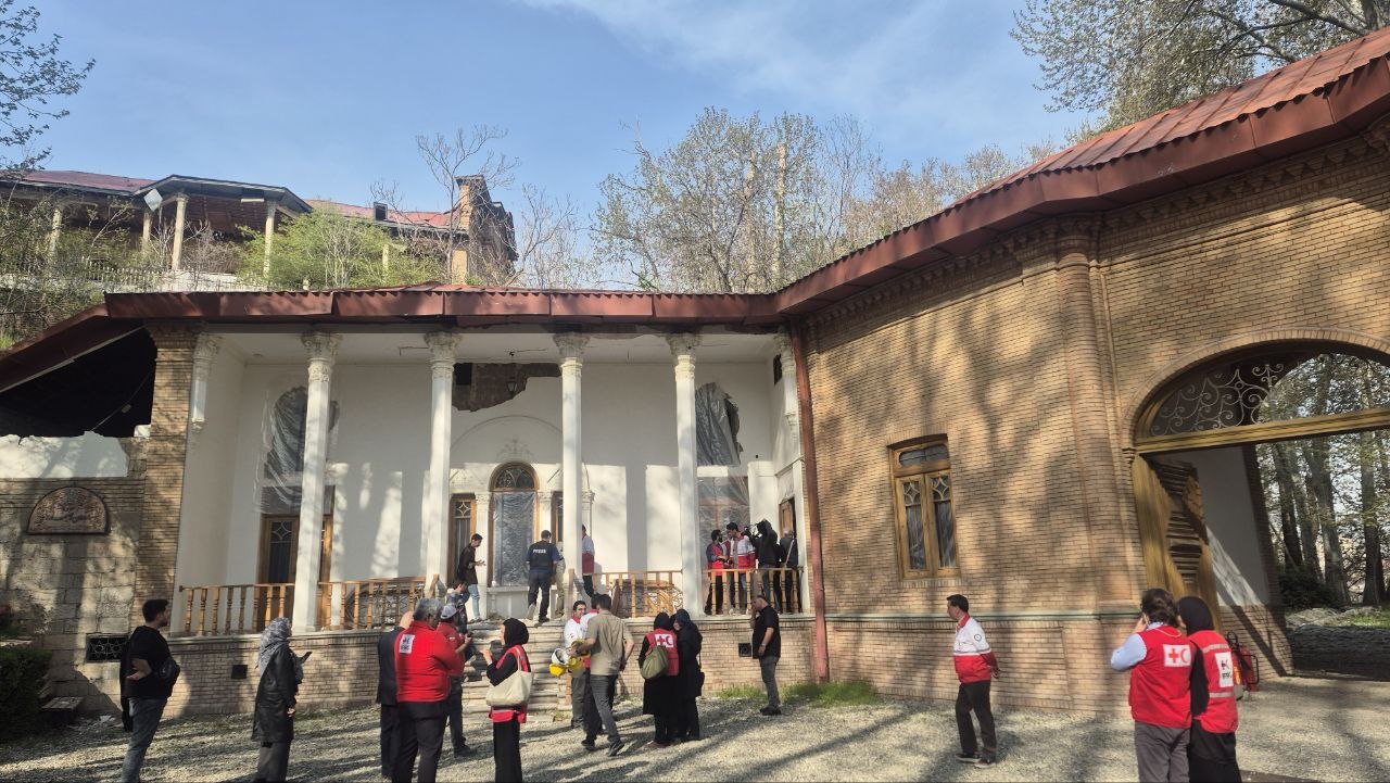 بازدید نمایندگان صلیب سرخ از بیمارستان گاندی، انستیتو پاستور و مراکز مسکونی آسیبدیده+ عکس و فیلم بازدید نمایندگان صلیب سرخ از بیمارستان گاندی، انستیتو پاستور و مراکز مسکونی آسیبدیده+ عکس و فیلم