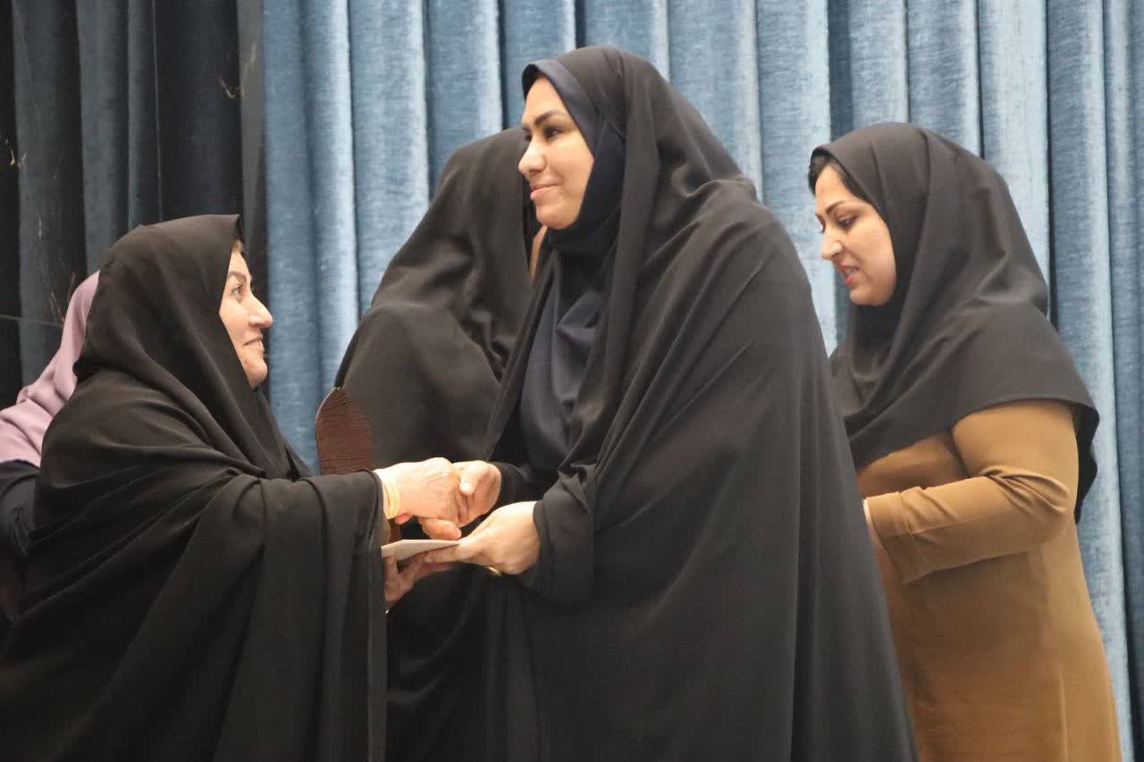 انجمن اولیا و مربیان دبیرستان دخترانه سمای بوشهر برای چهارمین سال متوالی برتر شد