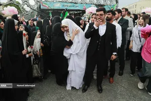 مراسم جشن عروسی زوج های جان فدا همزمان با سالروز ازدواج حضرت زهرا و حضرت علی در میدان امام حسین