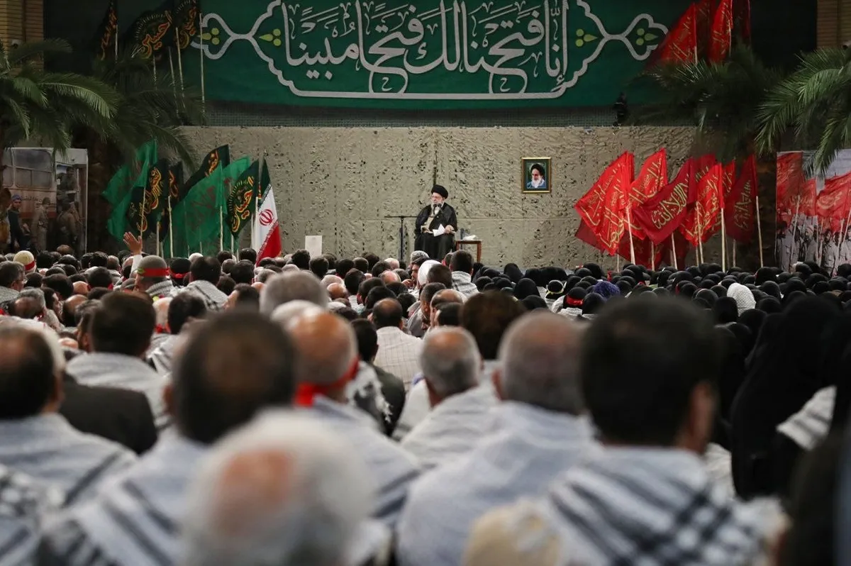 رهبر انقلاب: دفاع مقدس نشان داد جوانان می‌توانند همه مشکلات را حل کنند