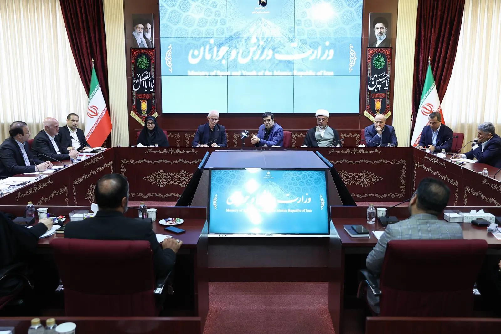 احمد دنیامالی جلسه مدیرکل و معاونین اداره کل ورزش و جوانان استان تهران با وزیر ورزش و جوانان25مرداد1405