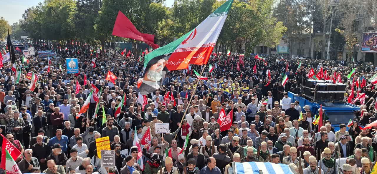دانشگاهیان دانشگاه آزاد اسلامی بروجرد پیشگام رزمایش مردمی «جان فدایان ایران» دانشگاهیان دانشگاه آزاد اسلامی بروجرد پیشگام رزمایش مردمی «جان فدایان ایران»
