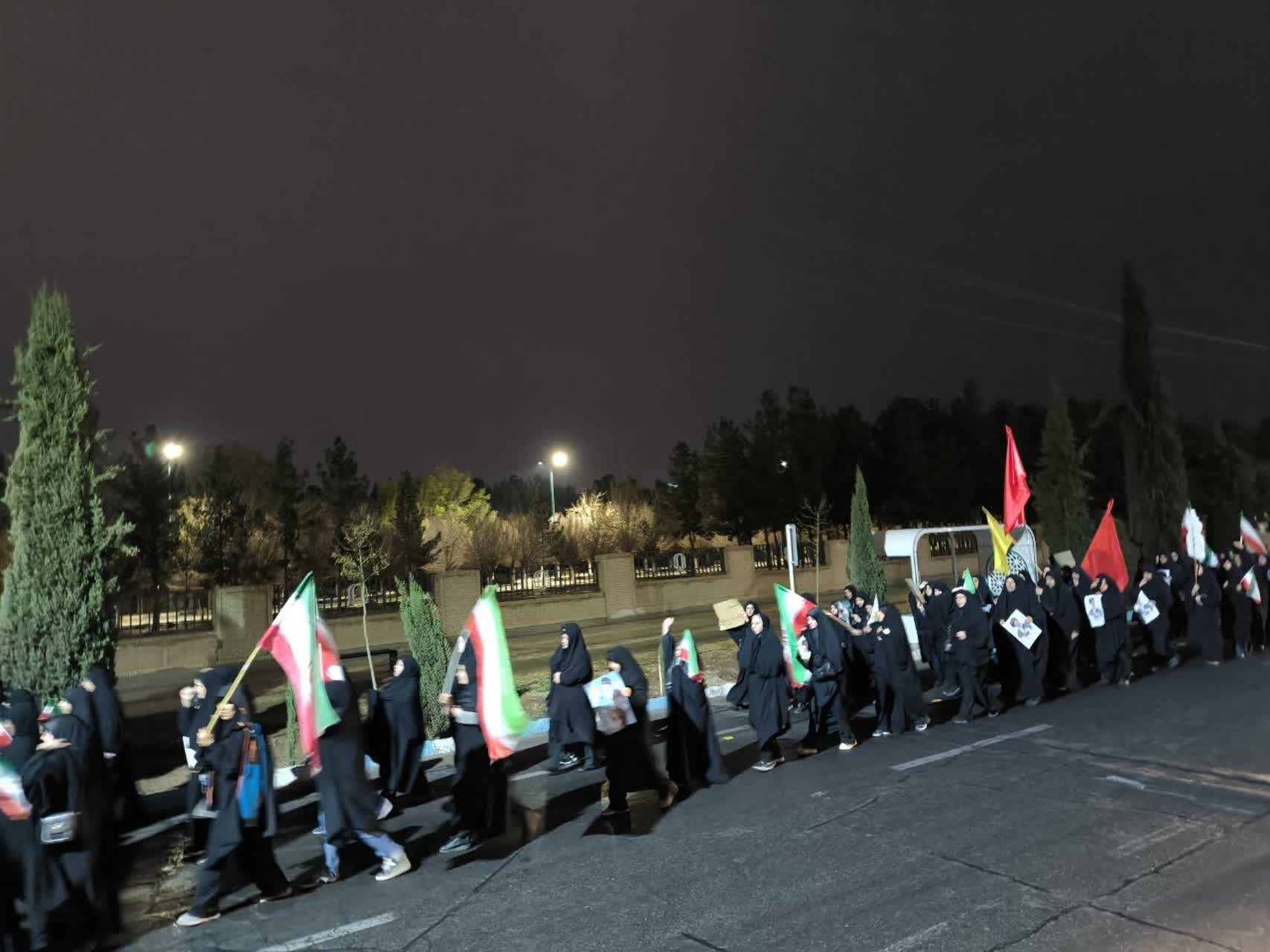 خروش دانشگاهیان دانشگاه آزاد اسلامی در حمایت از فاتحان خیبر خروش دانشگاهیان دانشگاه آزاد اسلامی در حمایت از فاتحان خیبر