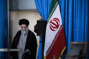 ورود رهبر معظم انقلاب به محل سخنرانی مراسم سی و ششمین سالگرد ارتحال امام خمینی (ره) 