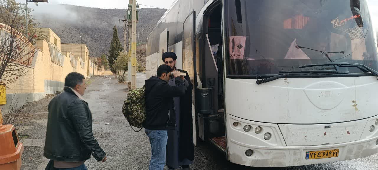 عزم سفر به سرزمین نور؛ دانشجویان پسر آزاد ارسنجان راهی مناطق عملیاتی شدند