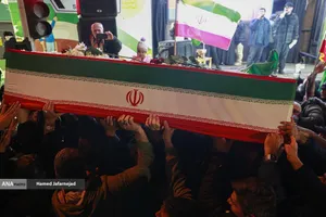 مراسم وداع با پیکر مادر شهیدان افراسیابی در چهارراه نبرد خیابان پیروزی