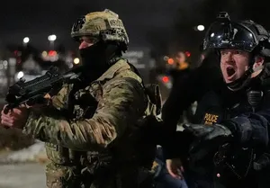  صحنه درگیری میان نیروهای آمریکایی و مردم 