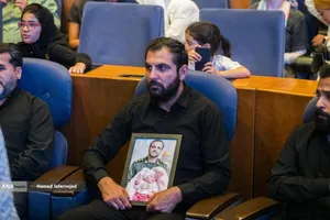 حضور خانواده شهدا در مراسم بزرگداشت شهدای رسانه در نبرد با رژیم صهیونیستی