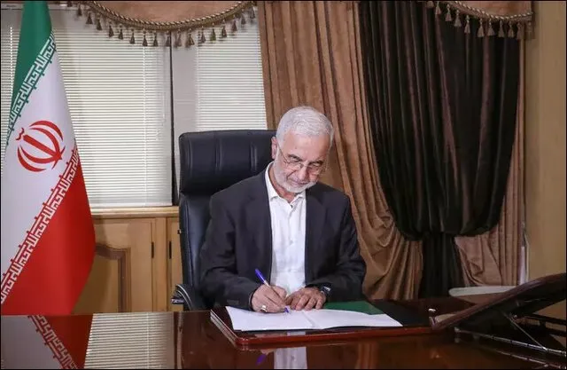 اسکندر مؤمنی
وزیر کشور دولت چهاردهم
اسکندر مومنی
وزیر کشور