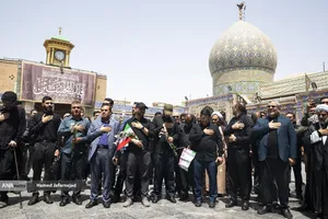 تشییع و تدفین پیکر مطهر دانشمند هسته&zwnj;ای شهید محمدمهدی طهرانچی رییس دانشگاه آزاد اسلامی و همسر گرانقدرش شهیده مژگان قراویری در حرم حضرت عبدالعظیم حسنی(ع)