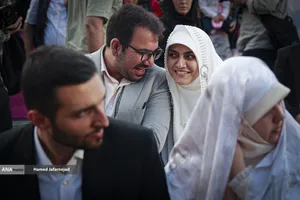 مراسم جشن عروسی زوج های جان فدا همزمان با سالروز ازدواج حضرت زهرا و حضرت علی در میدان امام حسین