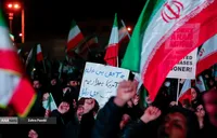 اهریمن در کاخ سفید: استعفای مقام بلندپایه آمریکا پرده از نقشه پلید دشمن برای قربانی کردن معصومین در ایران برمی‌دارد