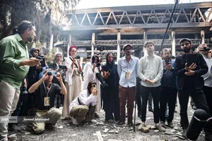 بازدید خبرنگاران خارجی از آثار به&zwnj;جامانده از حمله موشکی رژیم صهیونیستی به ساختمان شیشه ای صدا و سیما که در تاریخ ۲۴ تیرماه صورت گرفت