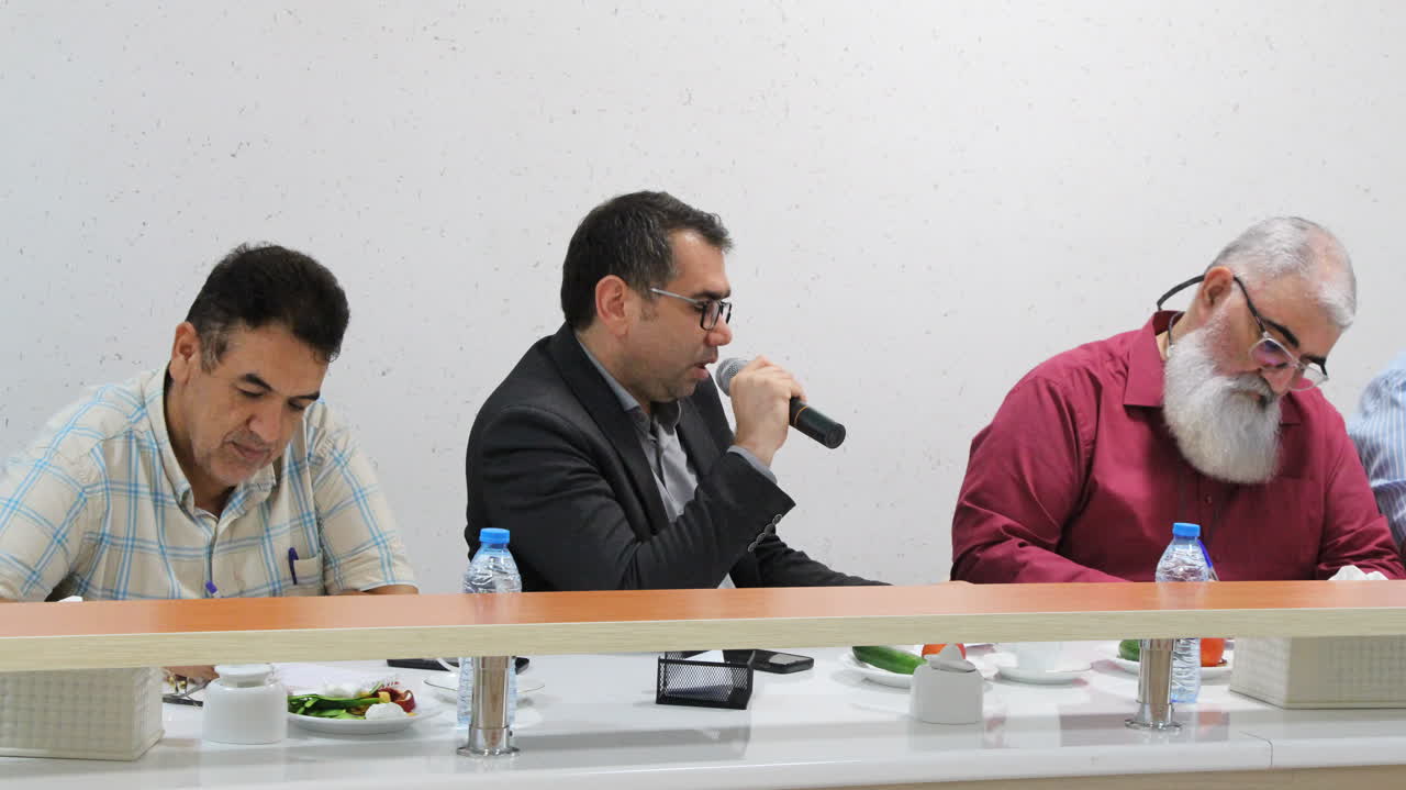تأکید بر نقش اعتماد و مسئولیت‌پذیری خبرنگاران در عصر هوش مصنوعی