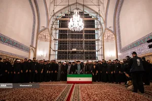  مراسم اقامه نماز بر پیکر مطهر رهبر شهید انقلاب در حرم رضوی 