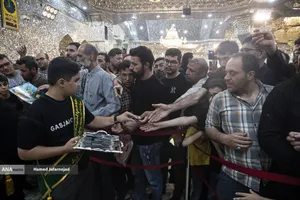 اجتماع مردم کنار مزار شهید سپهبد سلامی در ایام اربعین فرمانده دلاور سپاه اسلام