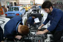 افزایش اشتغال جوانان در بخش خدمات؛ کاهش حضور در مشارکت‌های اقتصادی/ زنان بیکارتر از مردان در ۱۴۰۳