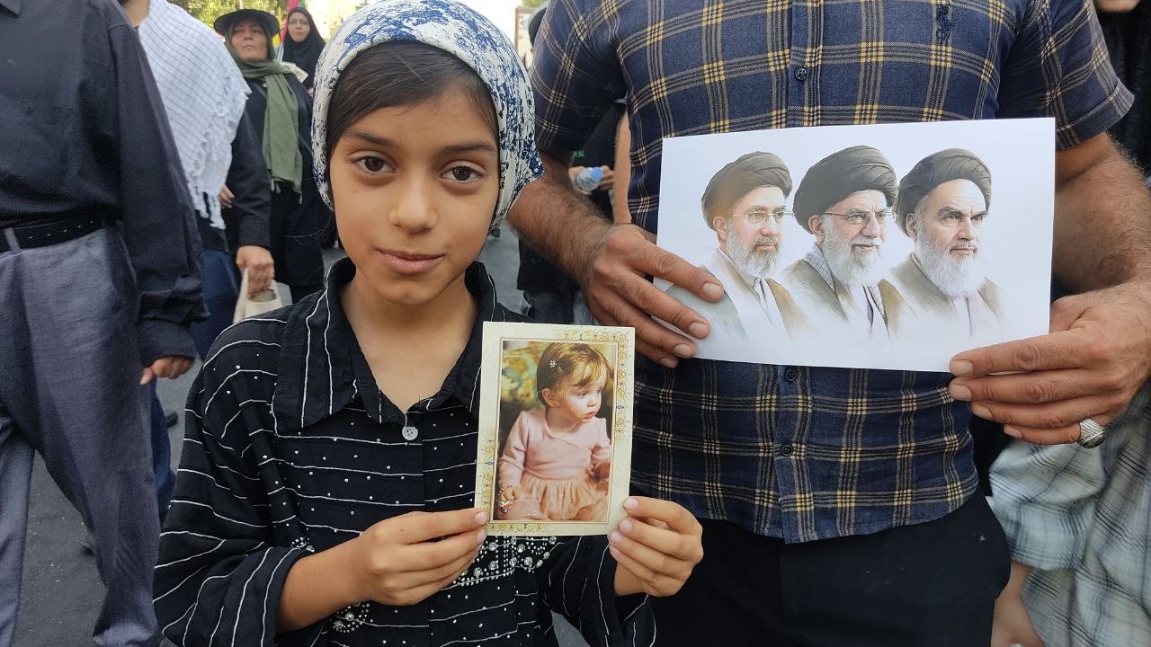 در مسیر حسین؛ تهران قدم‌به‌قدم به اربعین می‌رسد/ روایتی از موشک‌ها و پرچم‌های انتقام +عکس و فیلم