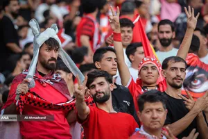 تیم&zwnj;های فوتبال استقلال و پرسپولیس امروز (چهارشنبه) در چارچوب هفته پنجم لیگ برتر به مصاف هم رفتند که این دیدار به تساوی یک - یک انجامید.
