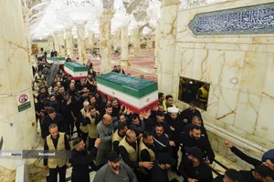 اقامه نماز بر پیکر مطهر رهبر شهید امّت در حرم مطهر حضرت امیرالمؤمنین(ع) 
