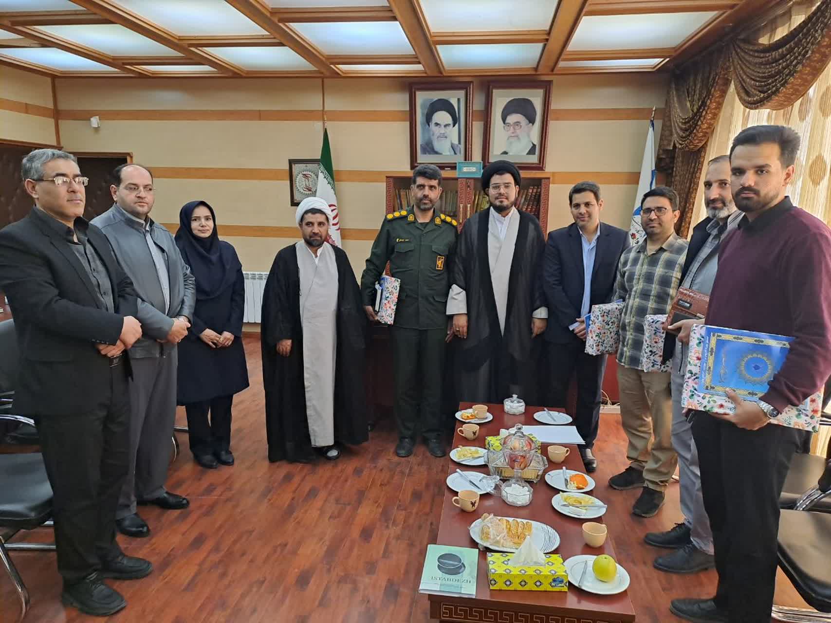 سپاه پاسداران با تمام توان و به دور از احساسات از نظام اسلامی دفاع میکند سپاه پاسداران با تمام توان و به دور از احساسات از نظام اسلامی دفاع میکند