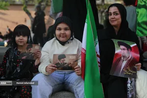 تشییع پیکر مطهر دریابان شهید &laquo;علیرضا تنگسیری&raquo; فرمانده دلاور خلیج فارس و جمعی از شهدای والامقام