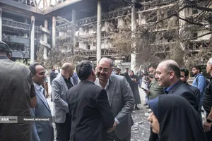 بازدید خبرنگاران خارجی از آثار به&zwnj;جامانده از حمله موشکی رژیم صهیونیستی به ساختمان شیشه ای صدا و سیما که در تاریخ ۲۴ تیرماه صورت گرفت