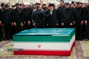 اقامه نماز بر پیکر مطهر رهبر شهید امّت در حرم مطهر حضرت امیرالمؤمنین(ع) 