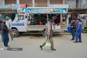 شیعیان کشمیردر اقدامی خودجوش و خانه&zwnj;به&zwnj;خانه، کمک&zwnj;های نقدی و غیرنقدی از جمله طلا، نقره، دام و حتی خودرو را برای حمایت از ایران برای مقابله با آمریکا و رژیم صهیونیستی اهدا می کنند.
