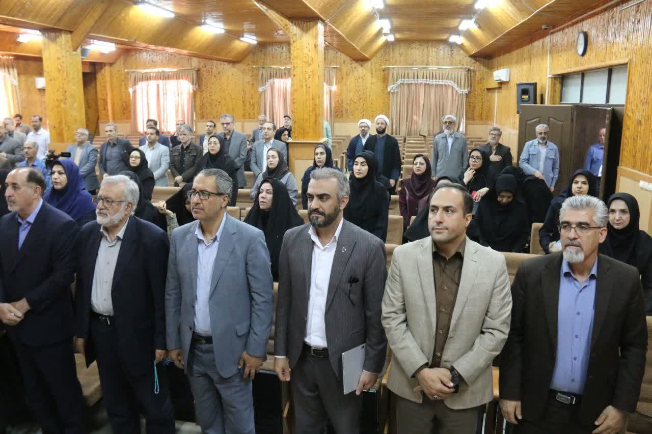 استادان دانشگاه پرچمداران خودباوری و هویت‌بخشی به نسل جوان هستند