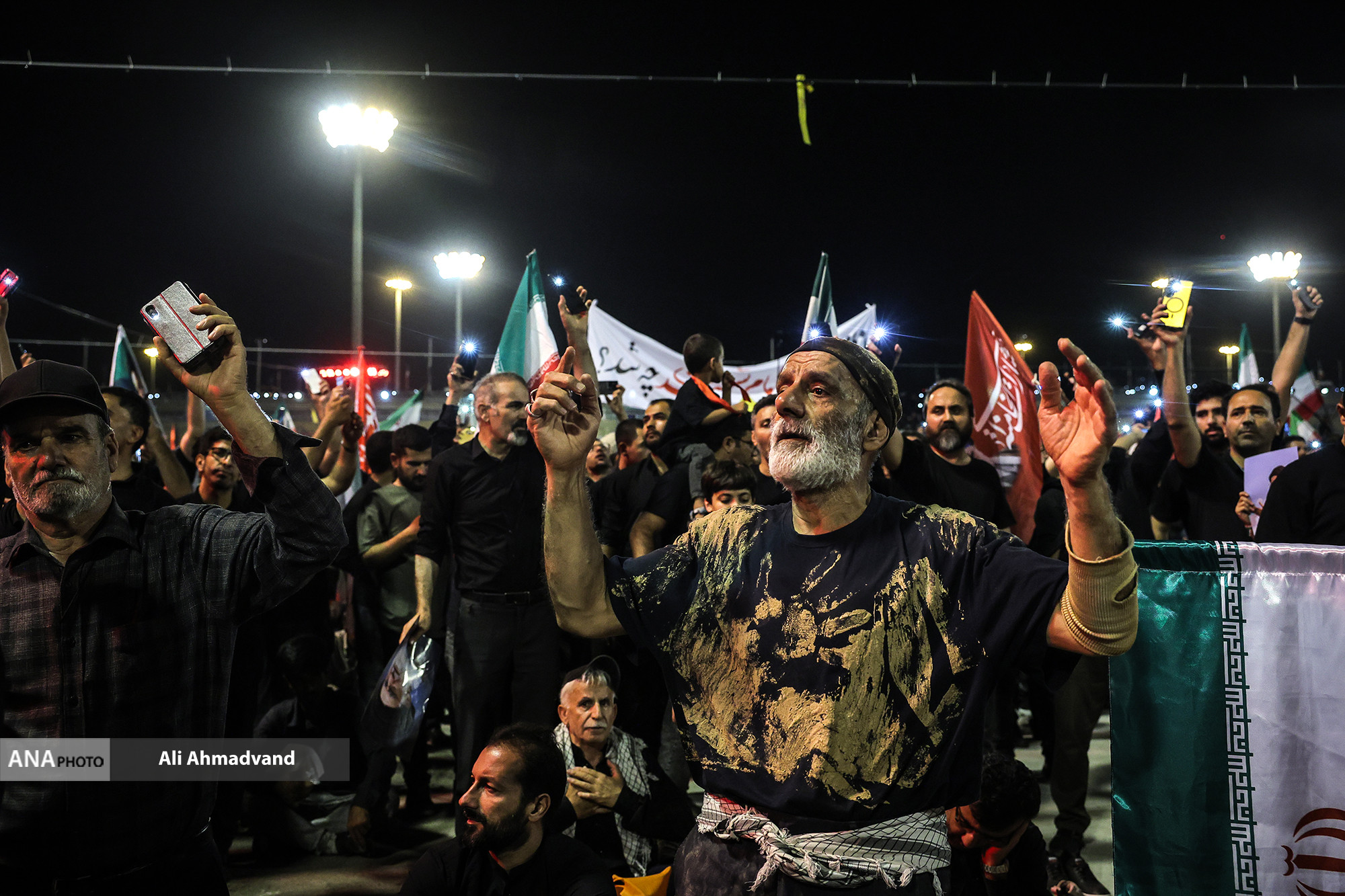 دومین روز وداع با رهبر شهید انقلاب؛ دعوت از مردم برای حضور در آیین اقامه نماز بر پیکر مطهر دومین روز وداع با رهبر شهید انقلاب؛ دعوت از مردم برای حضور در آیین اقامه نماز بر پیکر مطهر