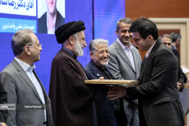 عشق به تدریس و کاربردی‌سازی مفاهیم، رمز موفقیت استاد سرآمد دانشگاه آزاد/ علم داده، هوش مصنوعی و یادگیری ماشین؛ ضرورتی اجتناب‌ناپذیر در سرفصل‌های آمار