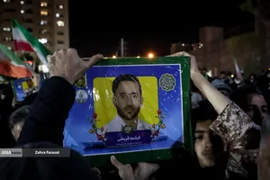 وداع با پیکر شهدای ناوشکن دنا در میدان دریاچه