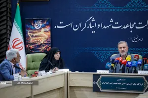 یعقوب سلیمانی معاون فرهنگی و آموزشی و مسئول کمیته فرهنگی و فریده اولادقباد معاون تعاون و امور اجتماعی و رئیس قرارگاه جنگ رمضان بنیاد شهید