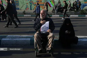 تشییع پیکر مطهر دریابان شهید &laquo;علیرضا تنگسیری&raquo; فرمانده دلاور خلیج فارس و جمعی از شهدای والامقام