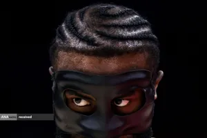 بسکتبالیست جیلن براون با ماسک محافظ صورت در مسابقات بسکتبال، واشنگتن