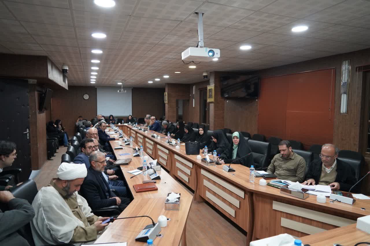 چرا لیبرال دموکراسی در ایران شکست خورد؟/ شکل‌گیری «مردم‌سالاری دینی» در تقابل با غرب‌گرایی