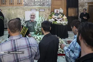 اجتماع مردم کنار مزار شهید سپهبد سلامی در ایام اربعین فرمانده دلاور سپاه اسلام